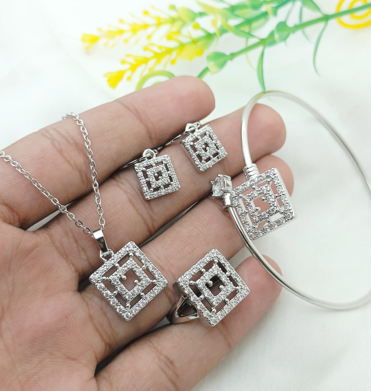 💖 Stunning 4-Piece Zirconia Jewelry Set 💖